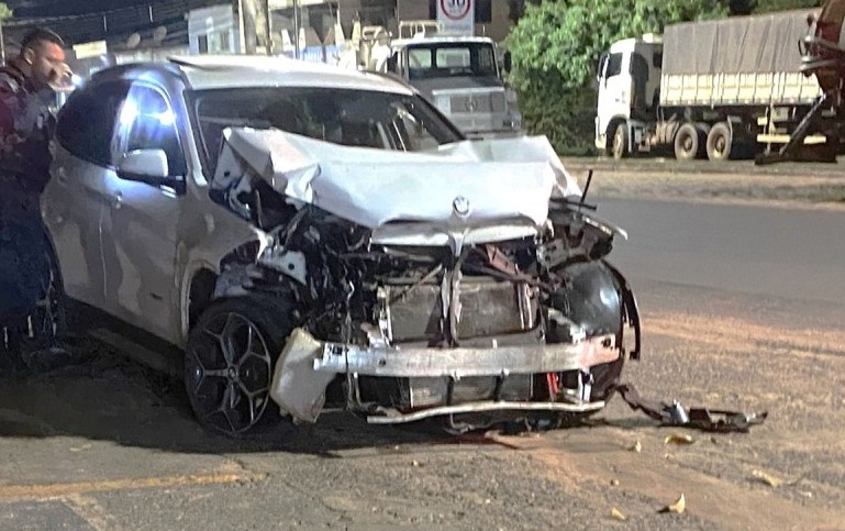 Grávida fica ferida ao ter o carro atingido por BMW conduzida por motorista embriagado