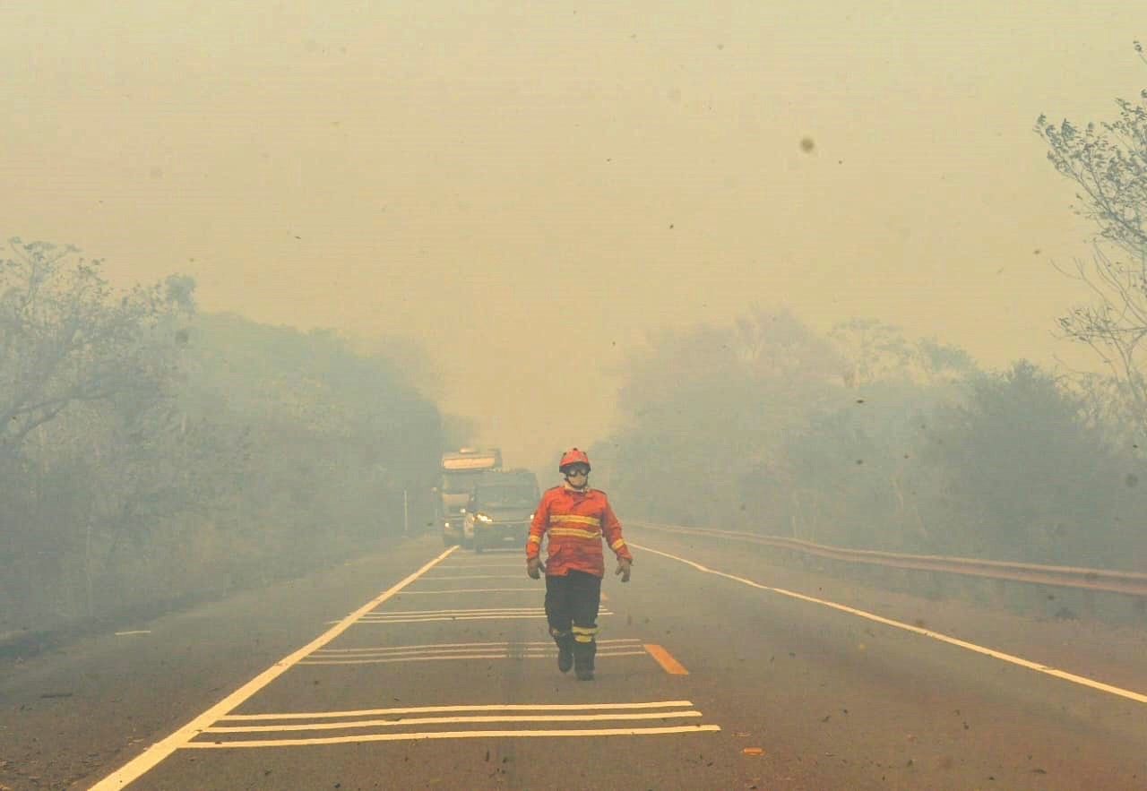 Crianças e idosos são
os que mais estão
sofrendo com fumaça
nas cidades pantaneiras (Foto: Bruno Rezende )