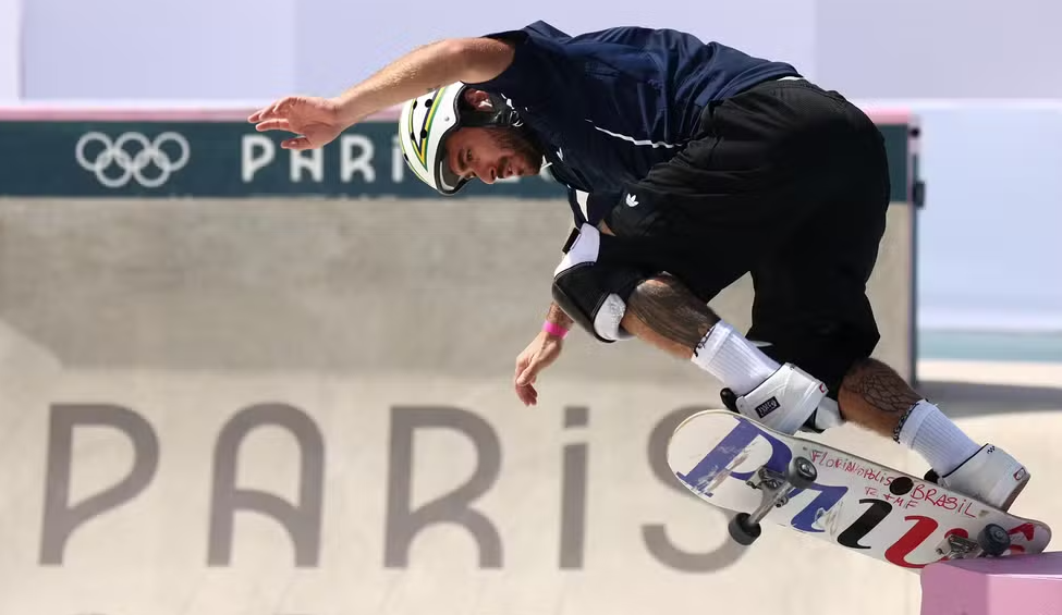 Pedro Barros disputa classificatória no skate park em Paris 2024 — Foto: Luiza Mores/COB