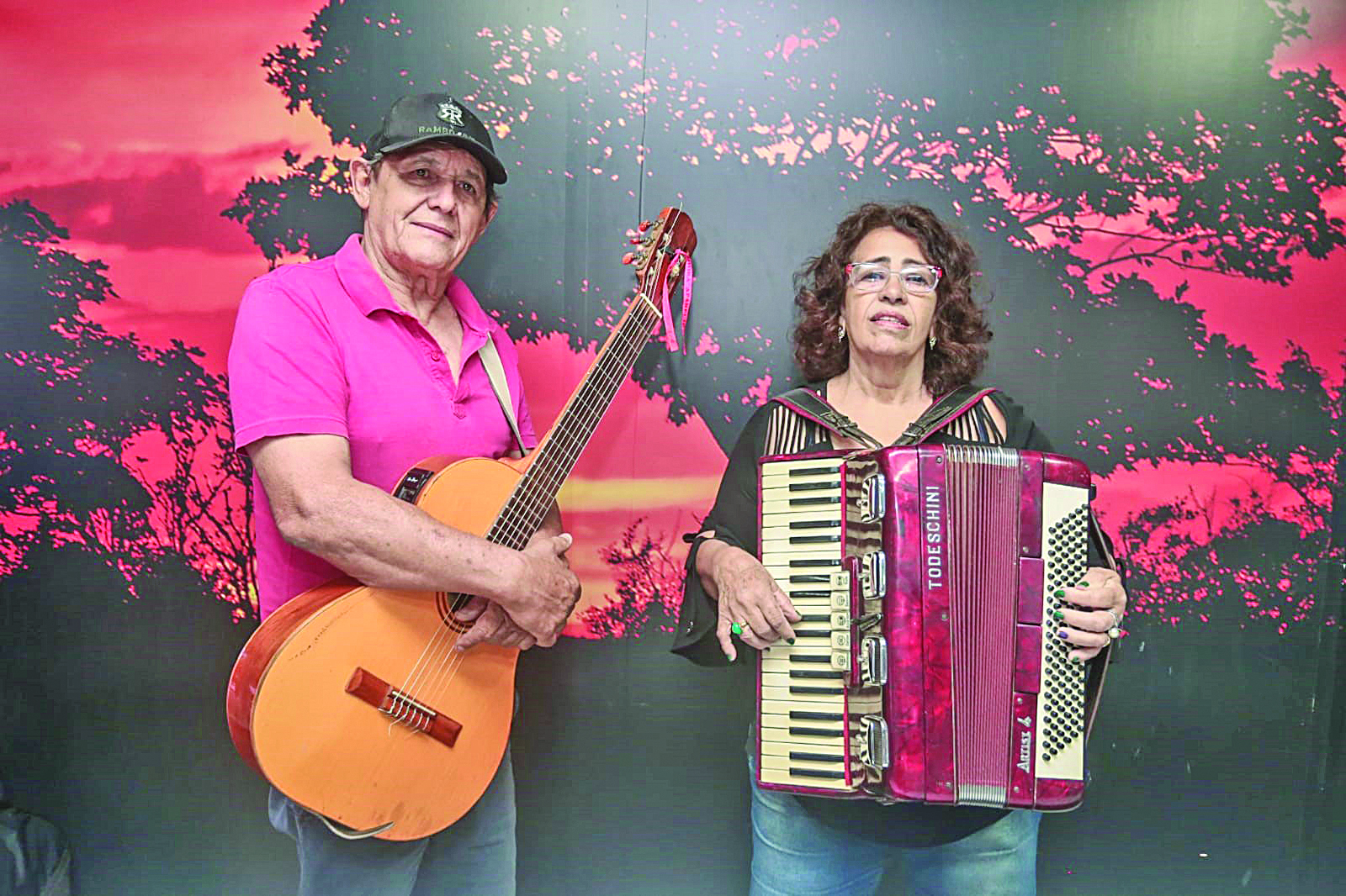 Mario Nascimento e Ilza Feitosa se apresentam juntos no Sarau Raiz, acolhendo idosos e PCDs - Foto: Marcos Maluf