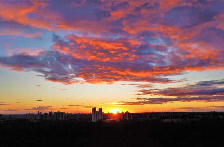 Calor e pancadas de chuva devem marcar último fim de semana do verão em MS