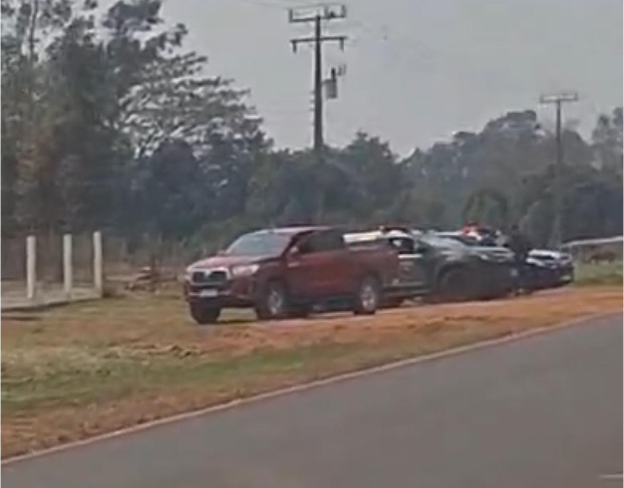 Homem dirigindo caminhonete roubada em Campo Grande é morto em troca de tiros na fronteira