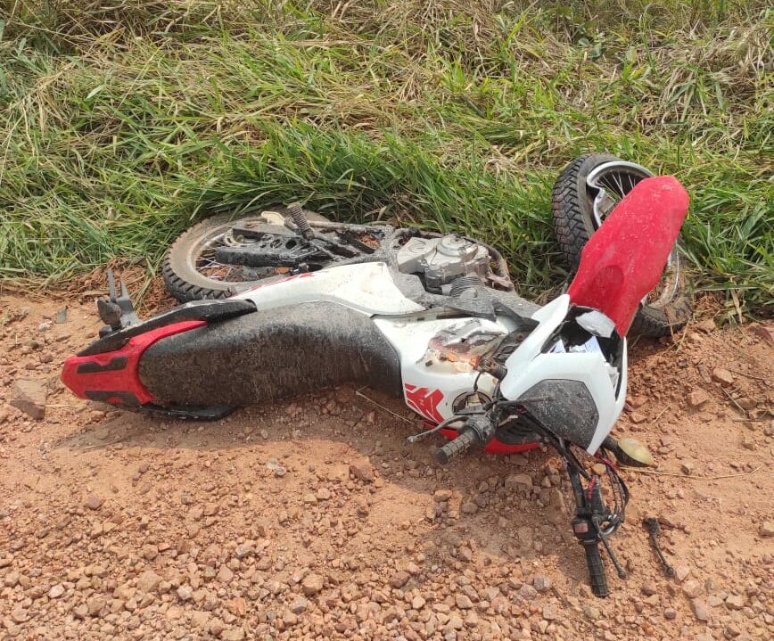 Motociclista é encontrado morto em vegetação às margens de estrada de terra em Bonito