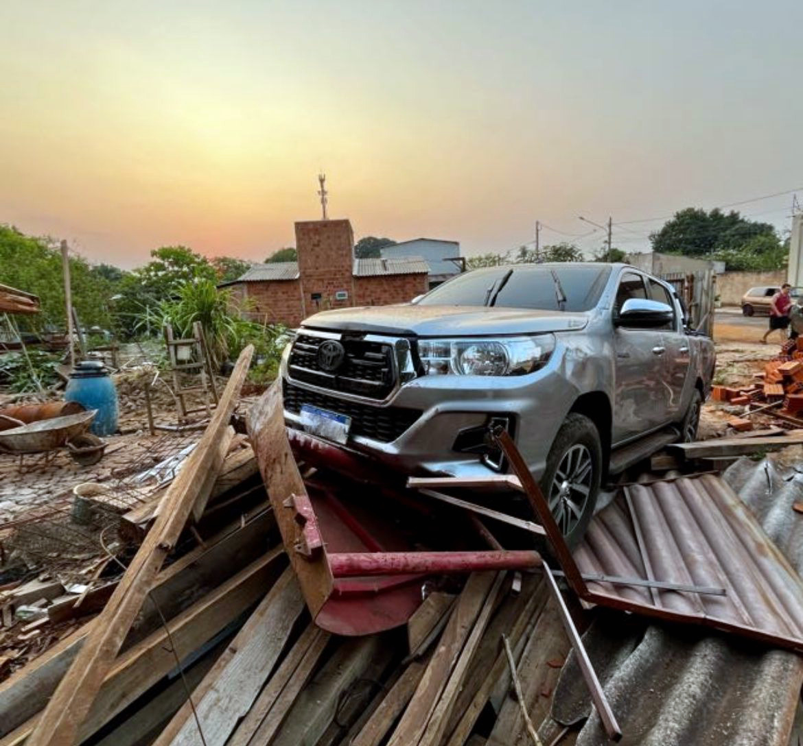 Motorista abandona caminhonete carregada com quase 2 toneladas de maconha em Sidrolândia