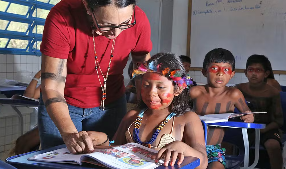 Crianças na Escola Indígena Sakruiwe — Foto: Márcio Vieira/Governo do Tocantins