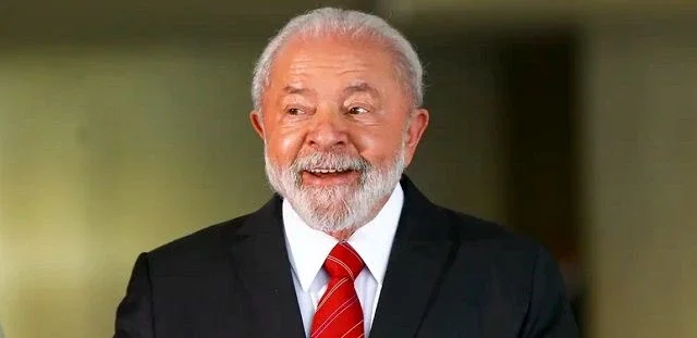 Lula se recupera bem após procedimento para tratar hemorragia intracraniana