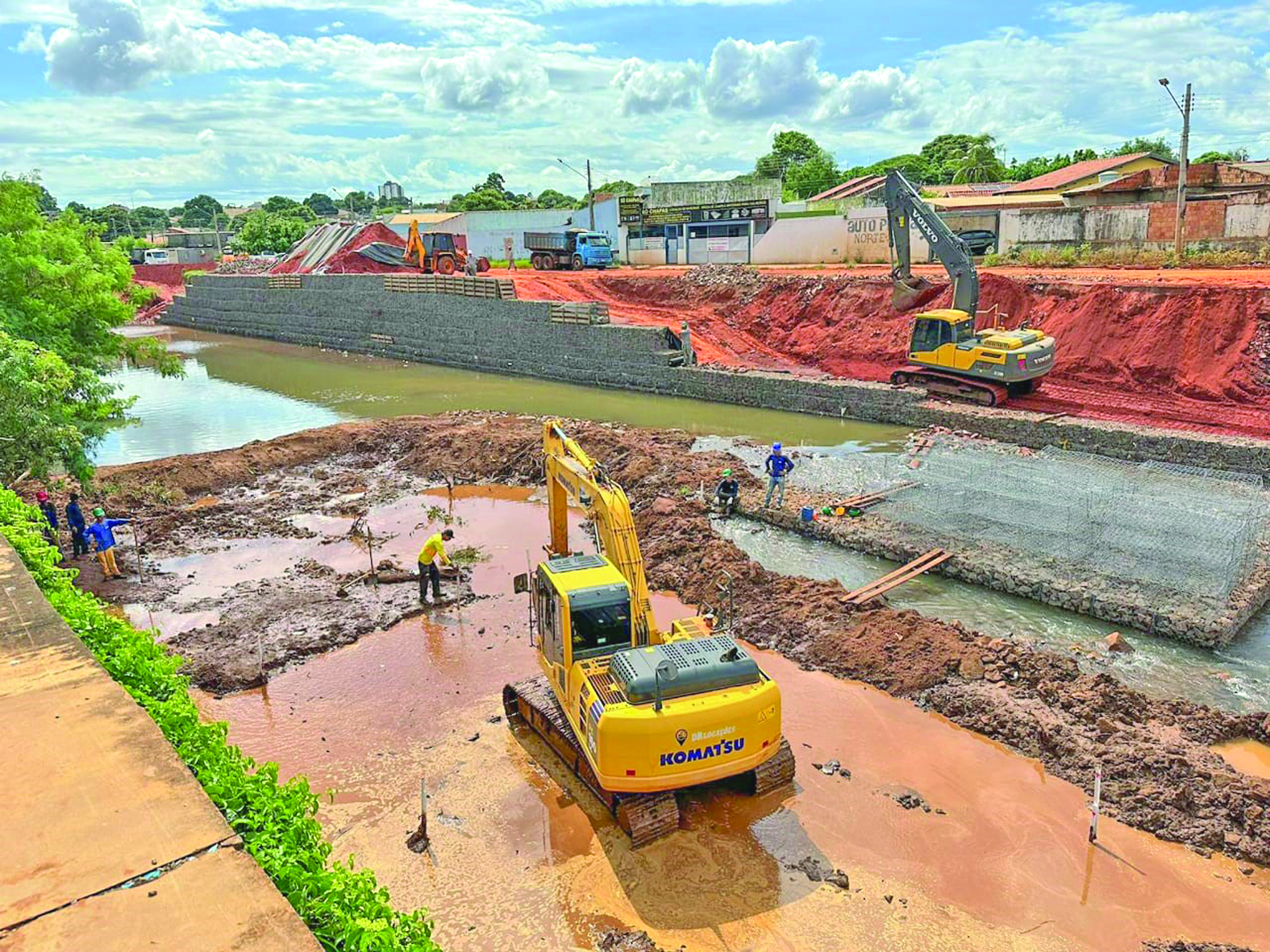 Obras na Ernesto Geisel avançam com a construção do muro de contenção