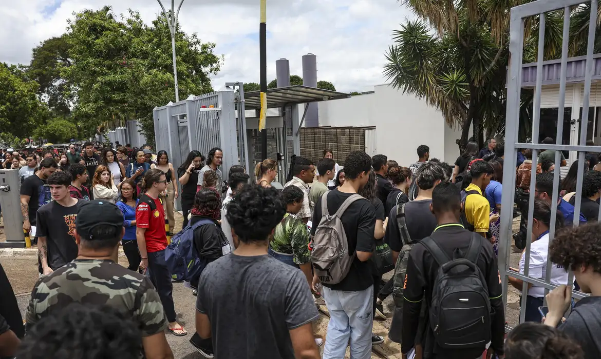 Enem 2025 terá pré-inscrição automática para alunos da rede pública e volta a oferecer certificação do ensino médio