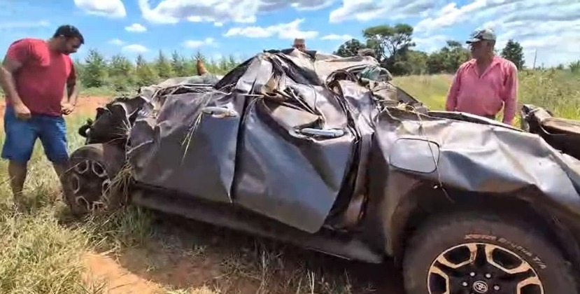 Carro capota, uma pessoa morre e duas ficam feridas na BR-060