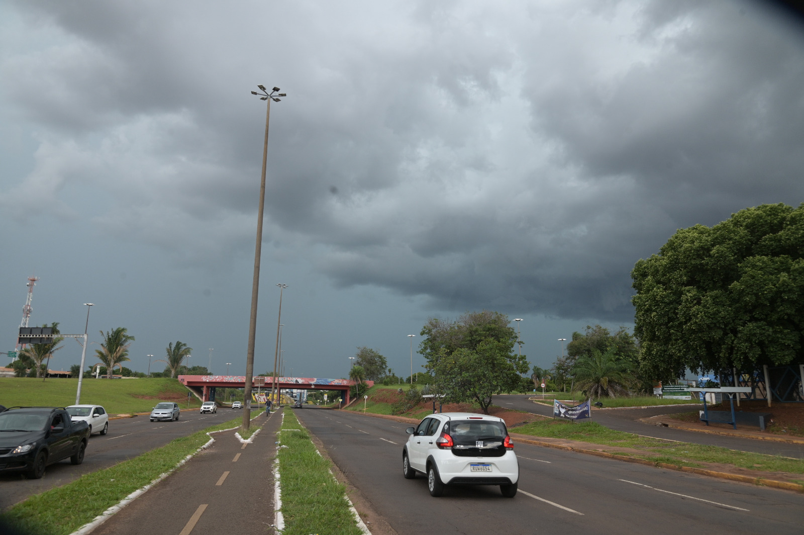 Semana começa com tempo nublado e temperatura amena em MS