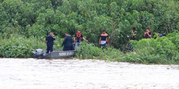 Cinco pessoas à deriva são resgatadas após embarcação afundar em Corumbá