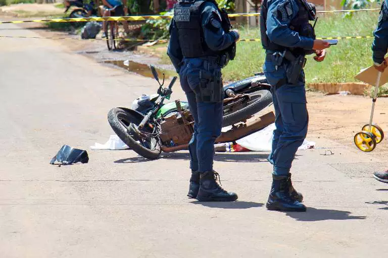 Jovem morre em colisão entre carro e moto no bairro Santa Emília, em Campo Grande