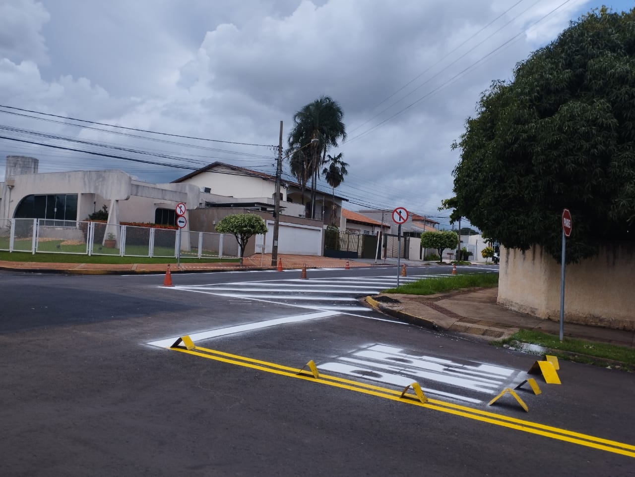 Atenção no trânsito: Rua Jerônimo Paes Benjamim passa a ser preferencial em cruzamento