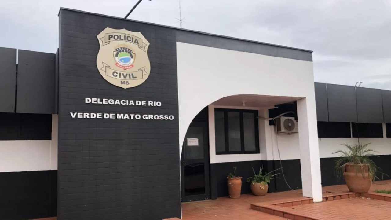 Pai é preso após filhos de 3 e 7 anos serem encontrados embriagados em Rio Verde de Mato Grosso