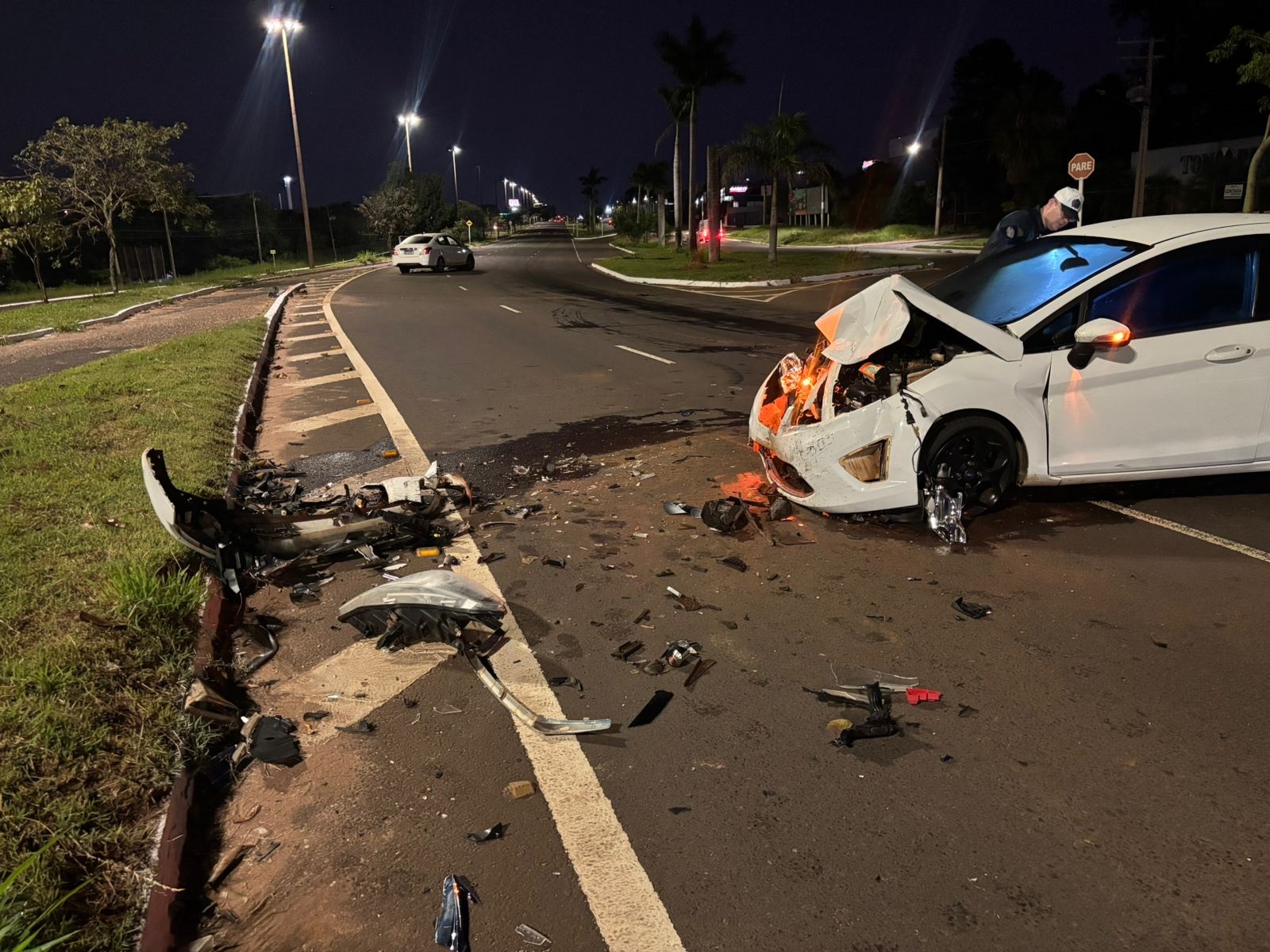 Motorista foge após grave colisão na contramão na Avenida Cônsul Assaf Trad, em Campo Grande