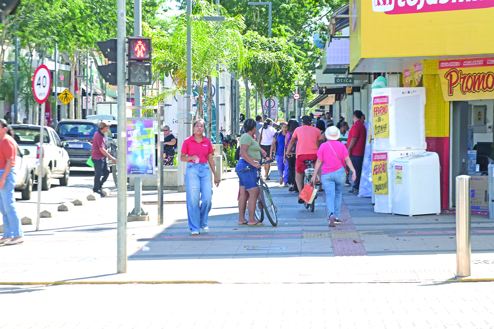 Lojas do centro estendem horário neste sábado e oferecem promoções para o Dia das Mães