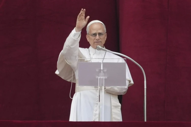 Papa Leão XIV celebra primeira missa pública e pede paz na Ucrânia e Gaza