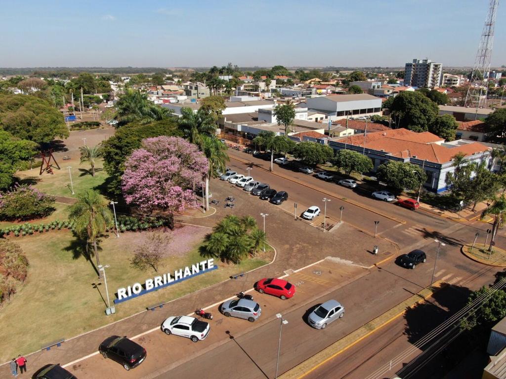 Homem é morto a tiros em frente a bar e suspeito é preso em flagrante durante tentativa de fuga em Rio Brilhante