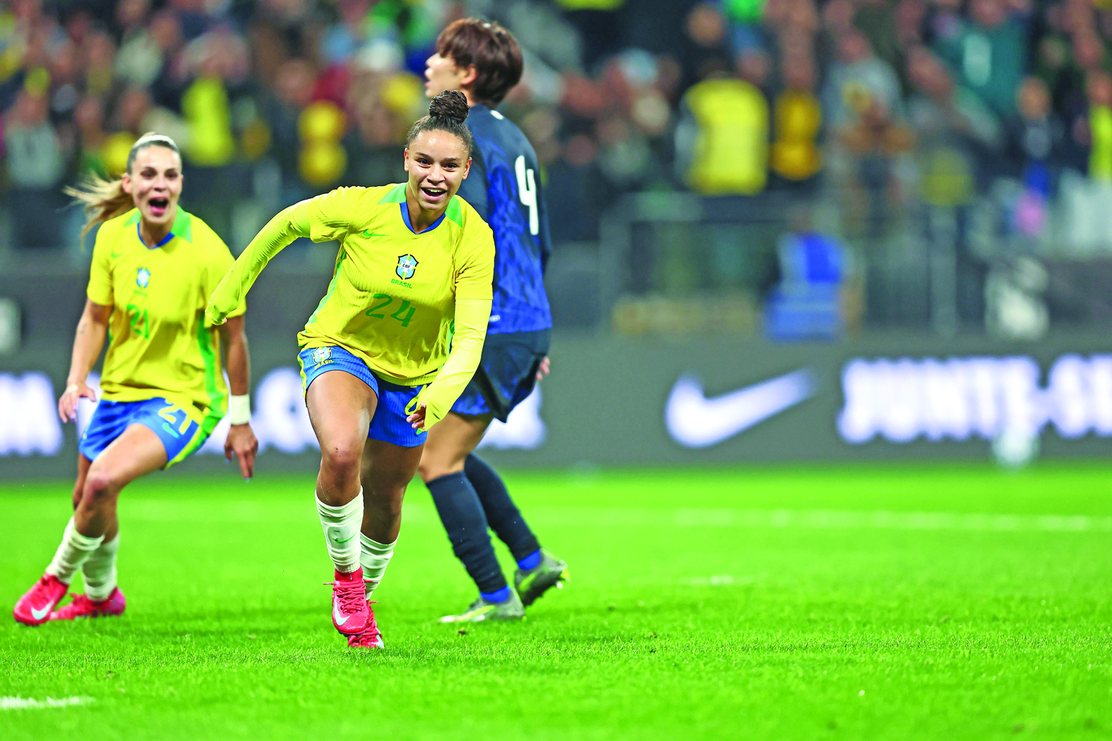 Dudinha comemora gol da Seleção diante do Japão em Itaquera - Foto: Livia Villas Boas/CBF