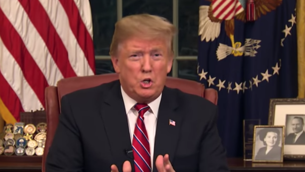 Trump assina decreto que aplica sobretaxa de 50% sobre produtos brasileiros, mas abre excessões