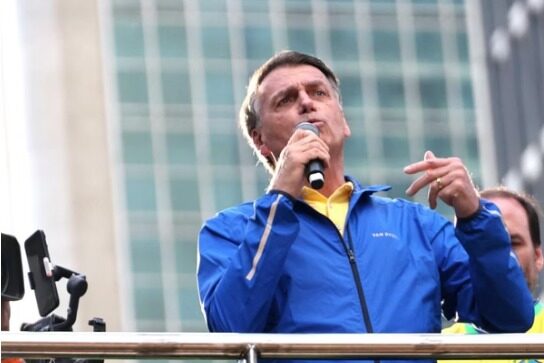 Moraes proíbe Bolsonaro de divulgar entrevistas em redes sociais