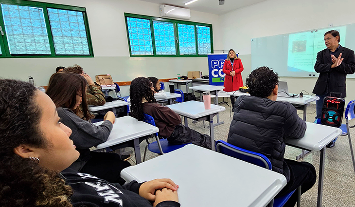 Estudantes da rede estadual recebem orientações sobre finanças e prevenção ao superendividamento em projeto piloto