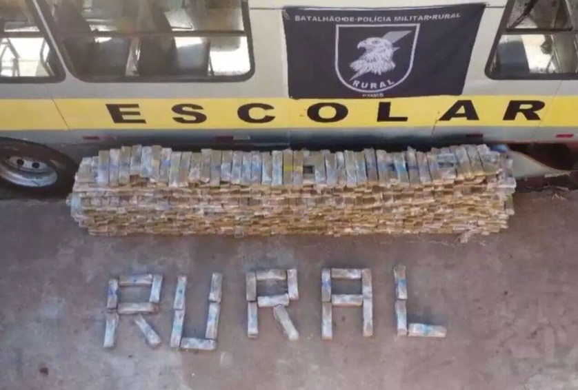 Ônibus escolar é apreendido com mais de 2 toneladas de maconha em Ponta Porã