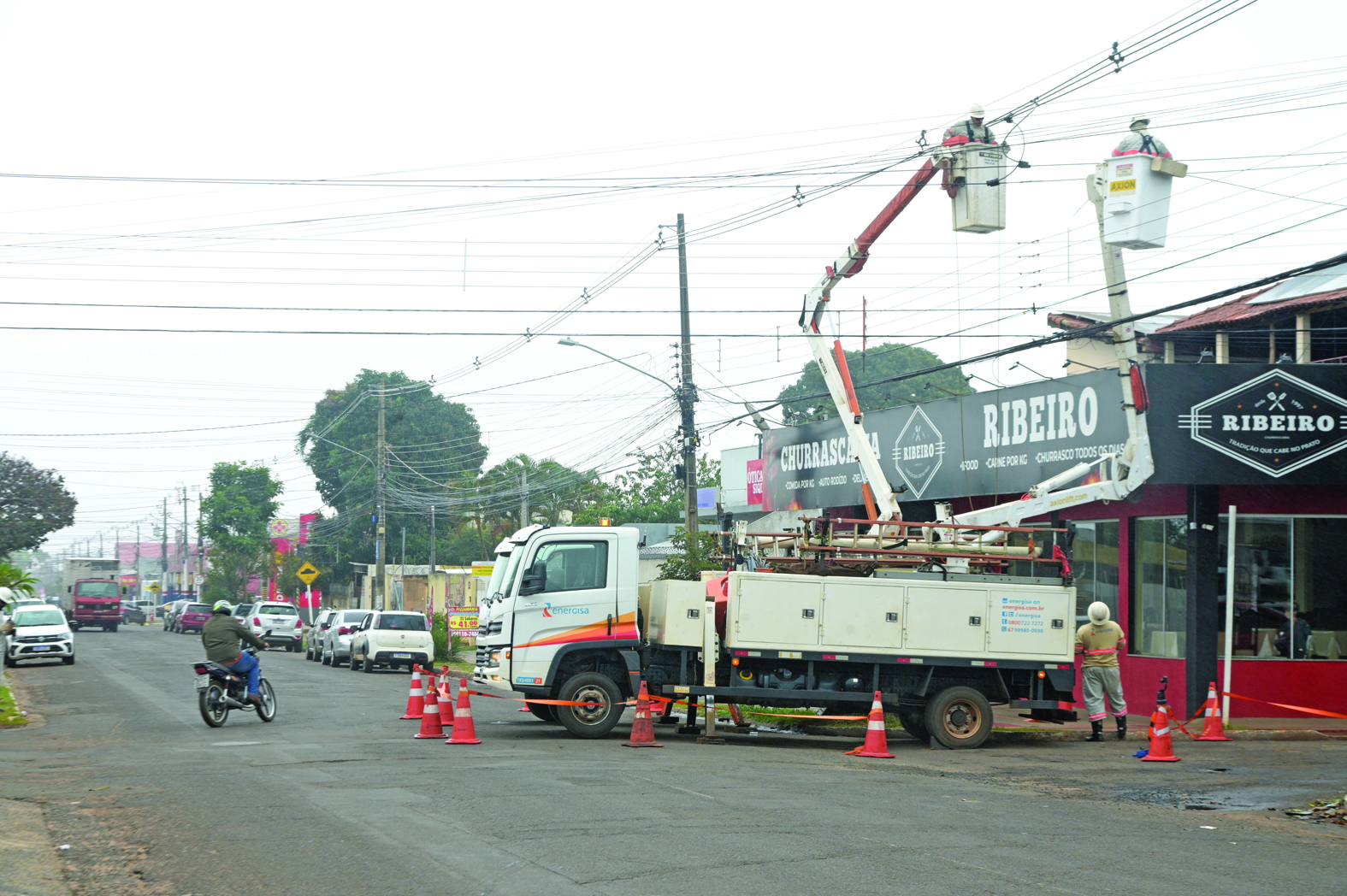 Comerciantes e moradores ficam mais de 12 horas sem energia na Avenida Ana Luísa de Souza