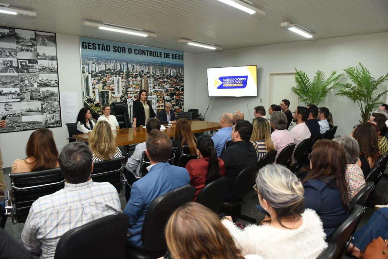 Prefeita se reúne com secretariado e reforça medidas de austeridade para equilíbrio fiscal