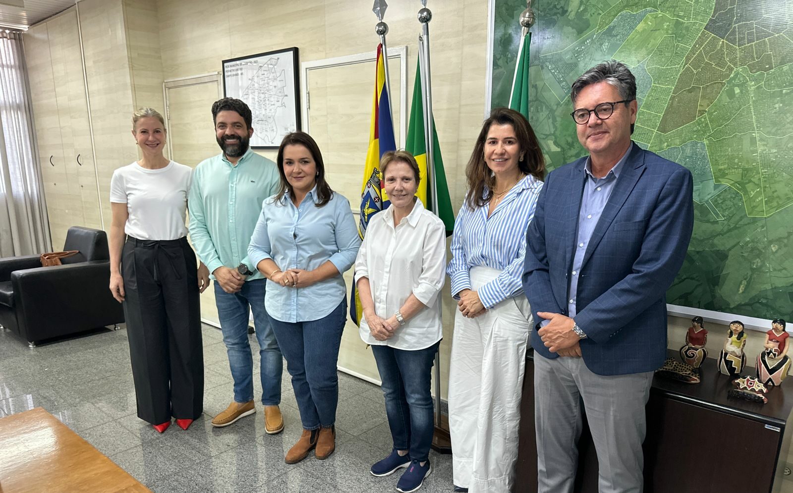 Adriane Lopes recebe senadora Tereza Cristina na Prefeitura