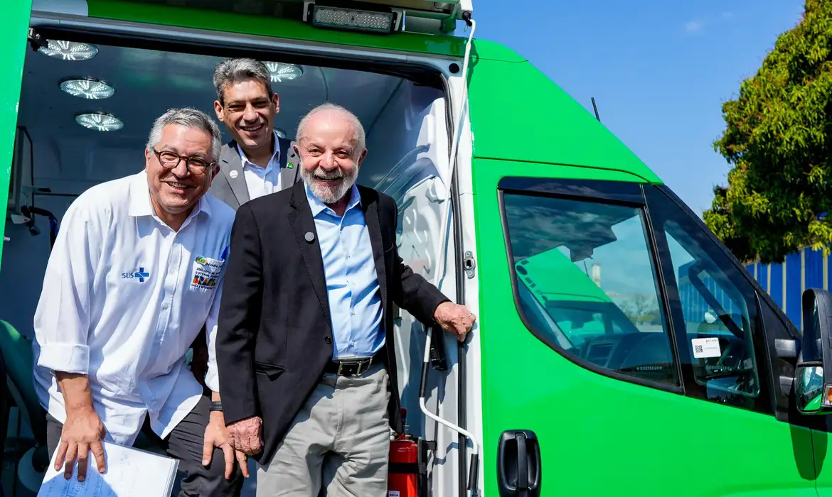 Lula entrega 400 unidades odontológicas móveis para ampliar atendimento em comunidades vulneráveis