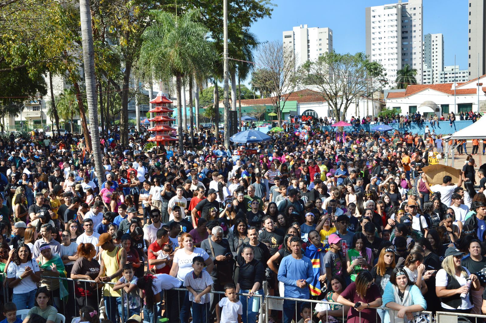 Com muito louvor, Marcha para Jesus reúne 40 mil fiéis nos 126 anos da Capital