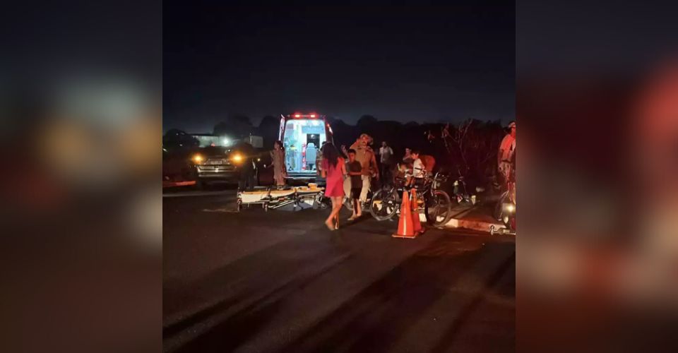 Pai e filho ficam feridos em colisão entre moto e carro em trecho recém-asfaltado da Vila Moreninha II