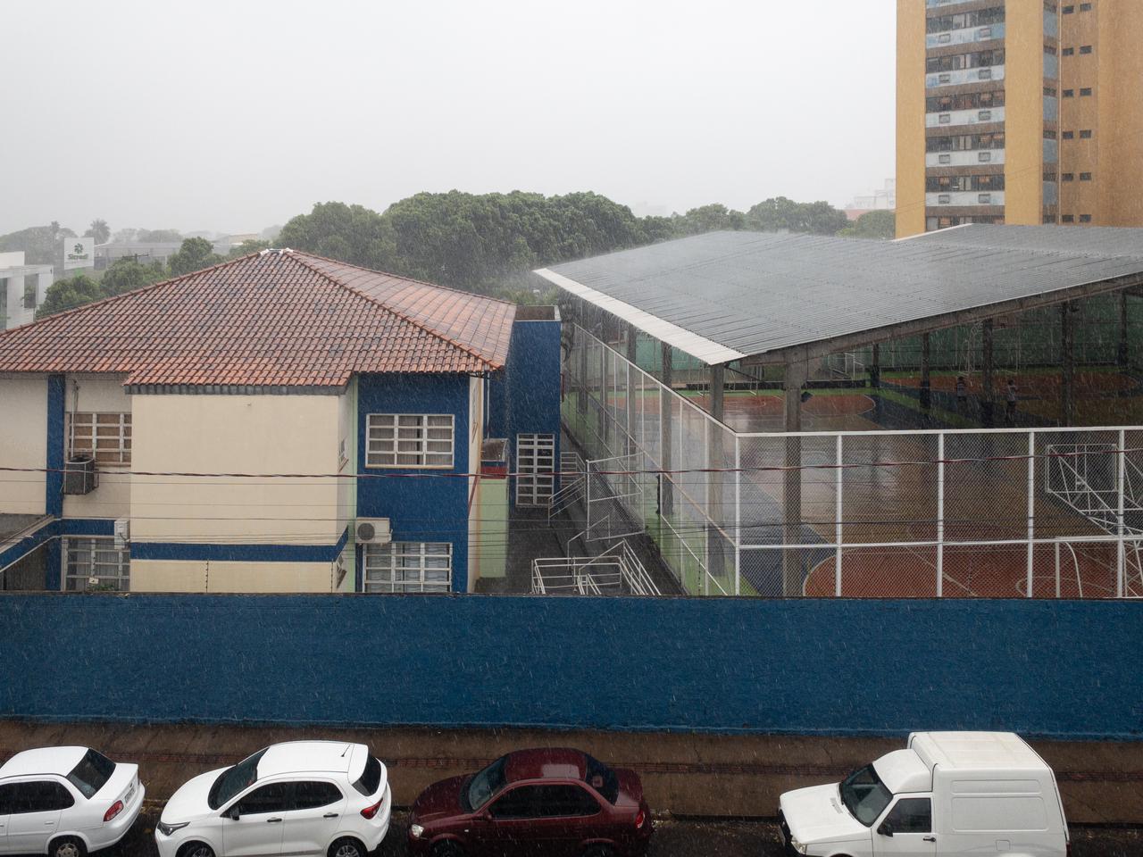 Vídeo: Frente fria traz ventania, chuva forte e queda de temperatura a Mato Grosso do Sul
