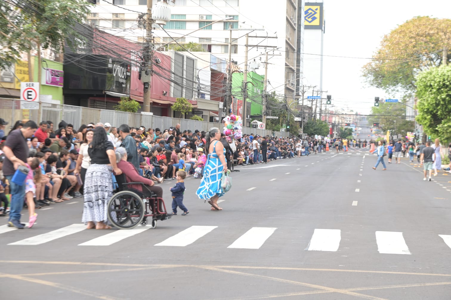 Público acorda cedo e lota arquibancadas para assistir o Desfile da Independência em Campo Grande
