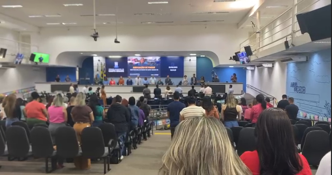 Secretário de educação faz ‘um minuto de silêncio pela morte de Emanuelly durante audiência na Câmara
