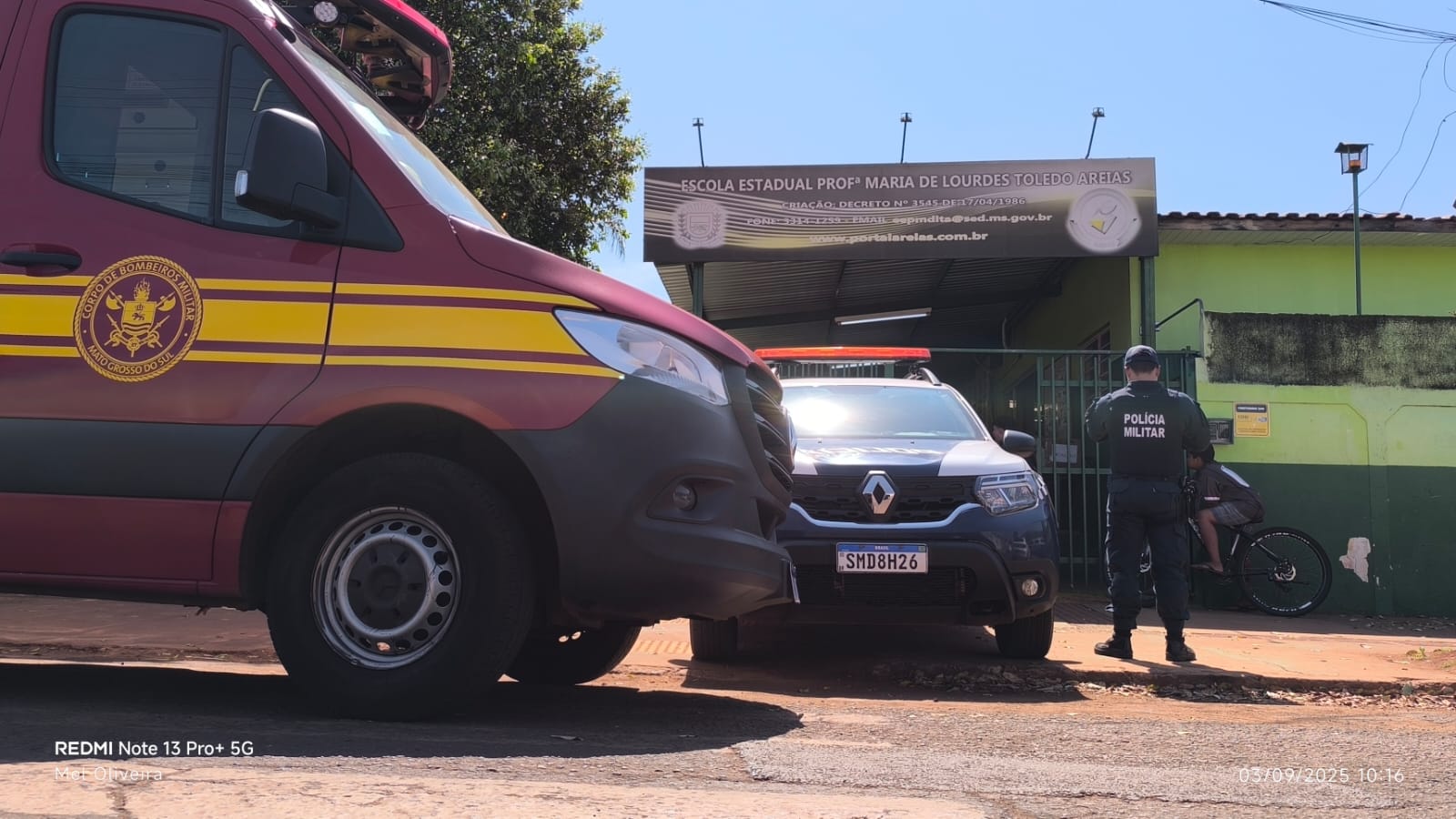 Vídeo: Aluna tenta esfaquear colega dentro da escola, no Rouxinóis