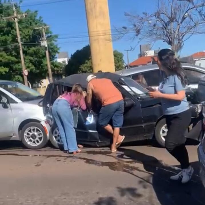 Vídeo: Acidente de trânsito com 9 veículos deixa feridos na Av. Consul Trad