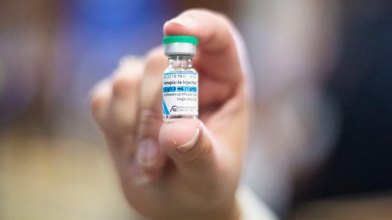 MS recebe 20 unidades de antídoto para tratar intoxicações por metanol; Estado ainda investiga quatro casos