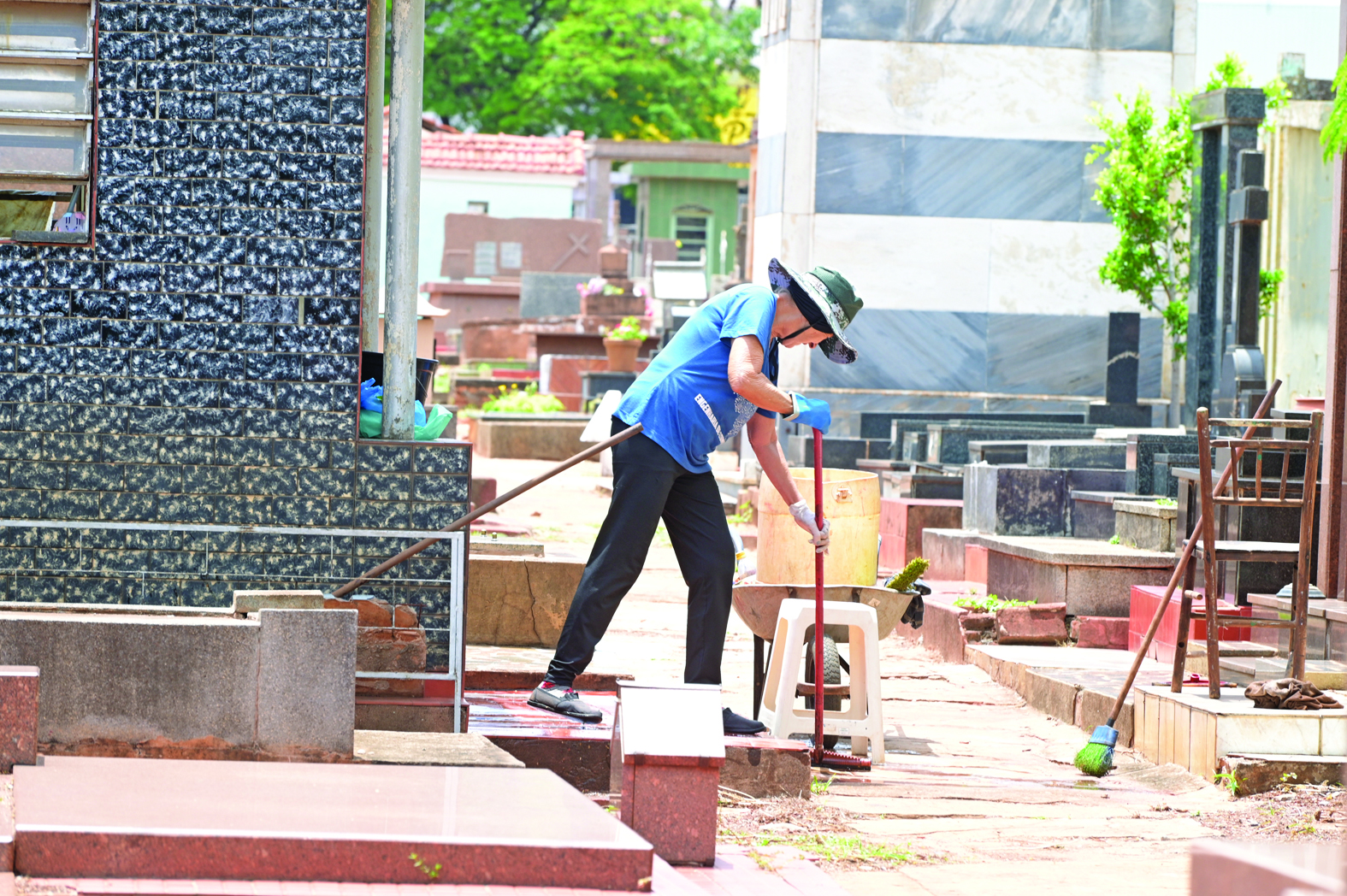 Dia de Finados: cemitérios públicos da Capital esperam receber 40 mil visitantes com missas e distribuição de mudas