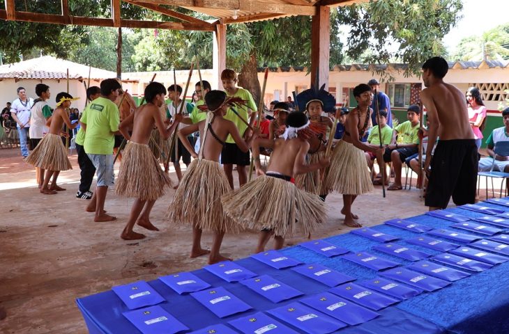 Celulares apreendidos em presídios de MS são doados para escolas indígenas