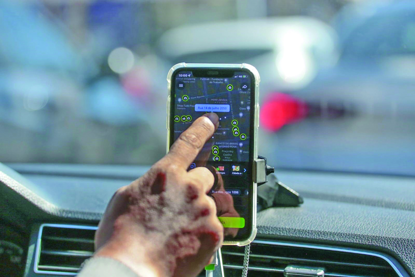 Com insegurança crescente, motoristas de aplicativo adotam medidas para fugir da violência