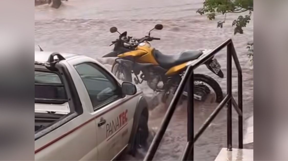 Chuva forte provoca alagamentos em bairros da zona norte da Capital