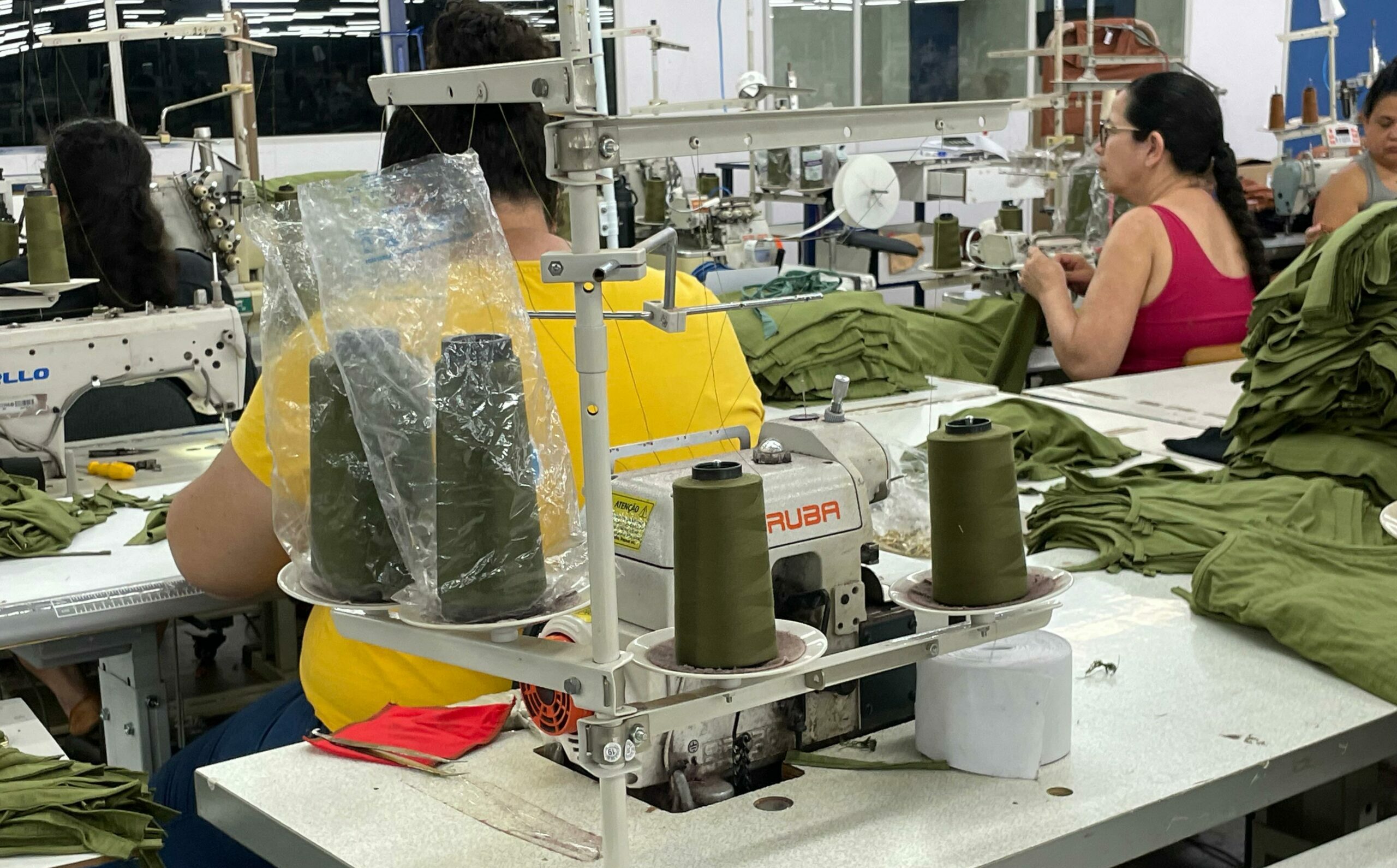 Indústria cresce 0,1% em outubro e acumula alta de 0,9% em 12 meses