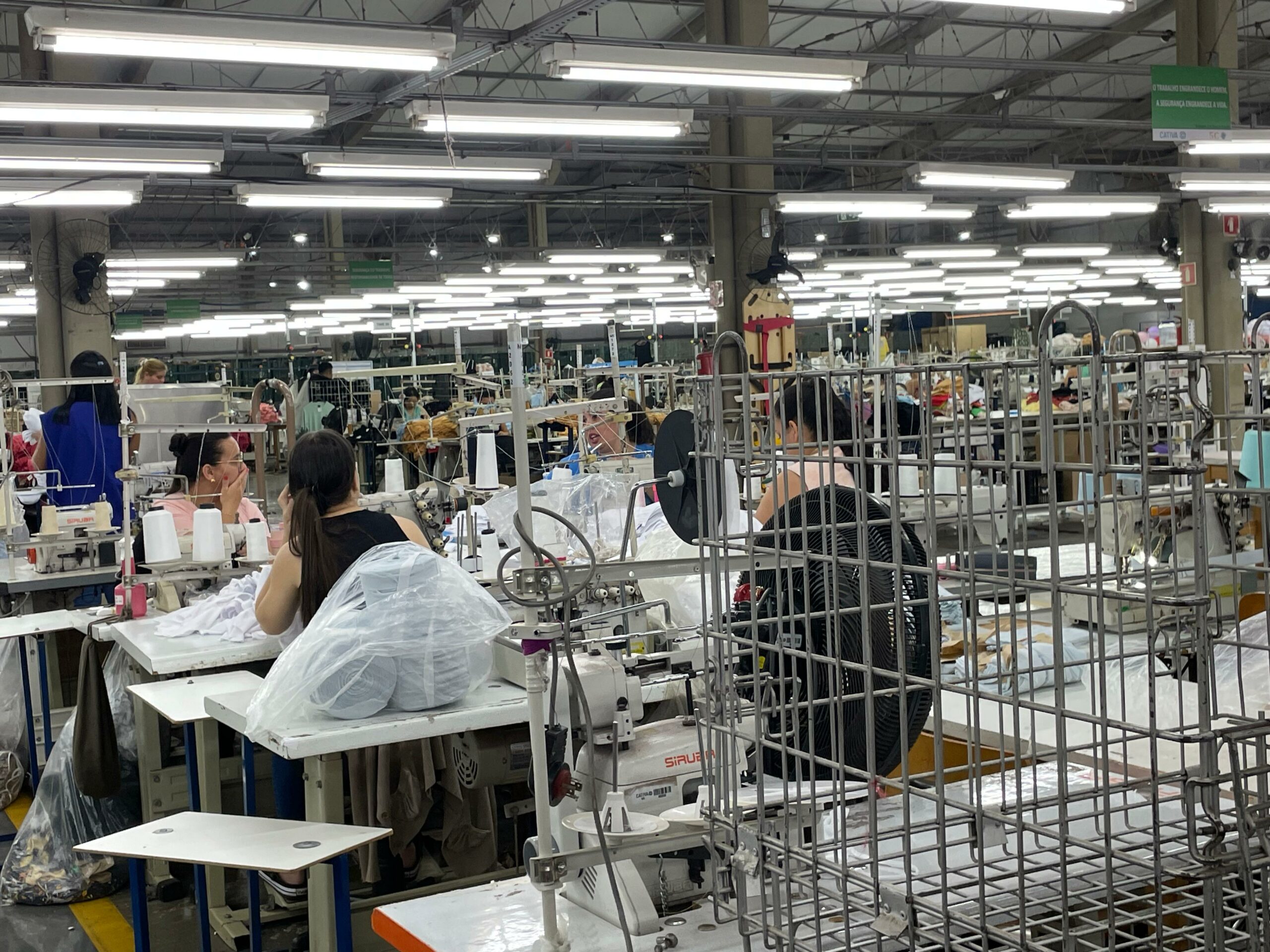 Entre fios e tecidos, mulheres sustentam a produção e redefinem o papel da mão de obra na indústria sul-mato-grossense