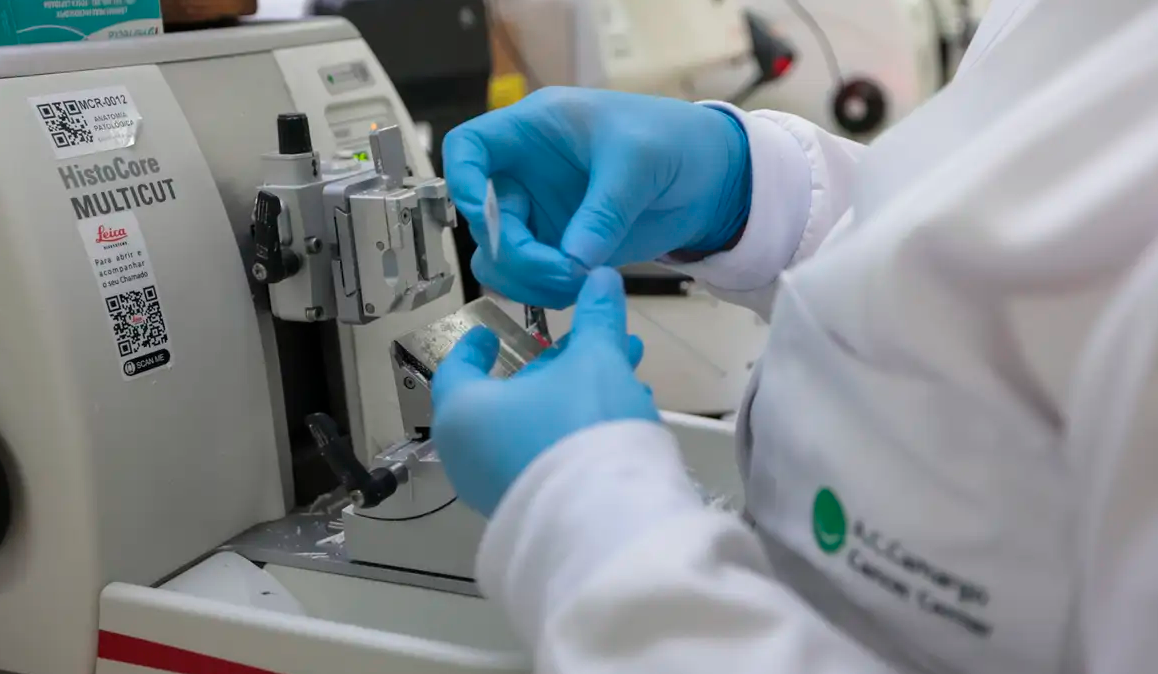 Entrega de reagentes deve normalizar exames na rede pública nos próximos dias, diz secretaria