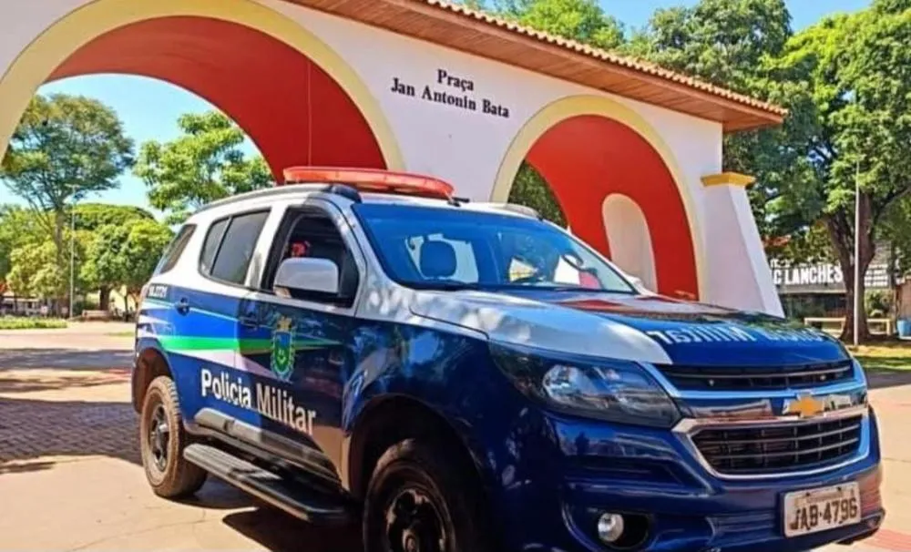 Mulher foge de tentativa de enforcamento do marido e busca socorro em praça de Bataguassu