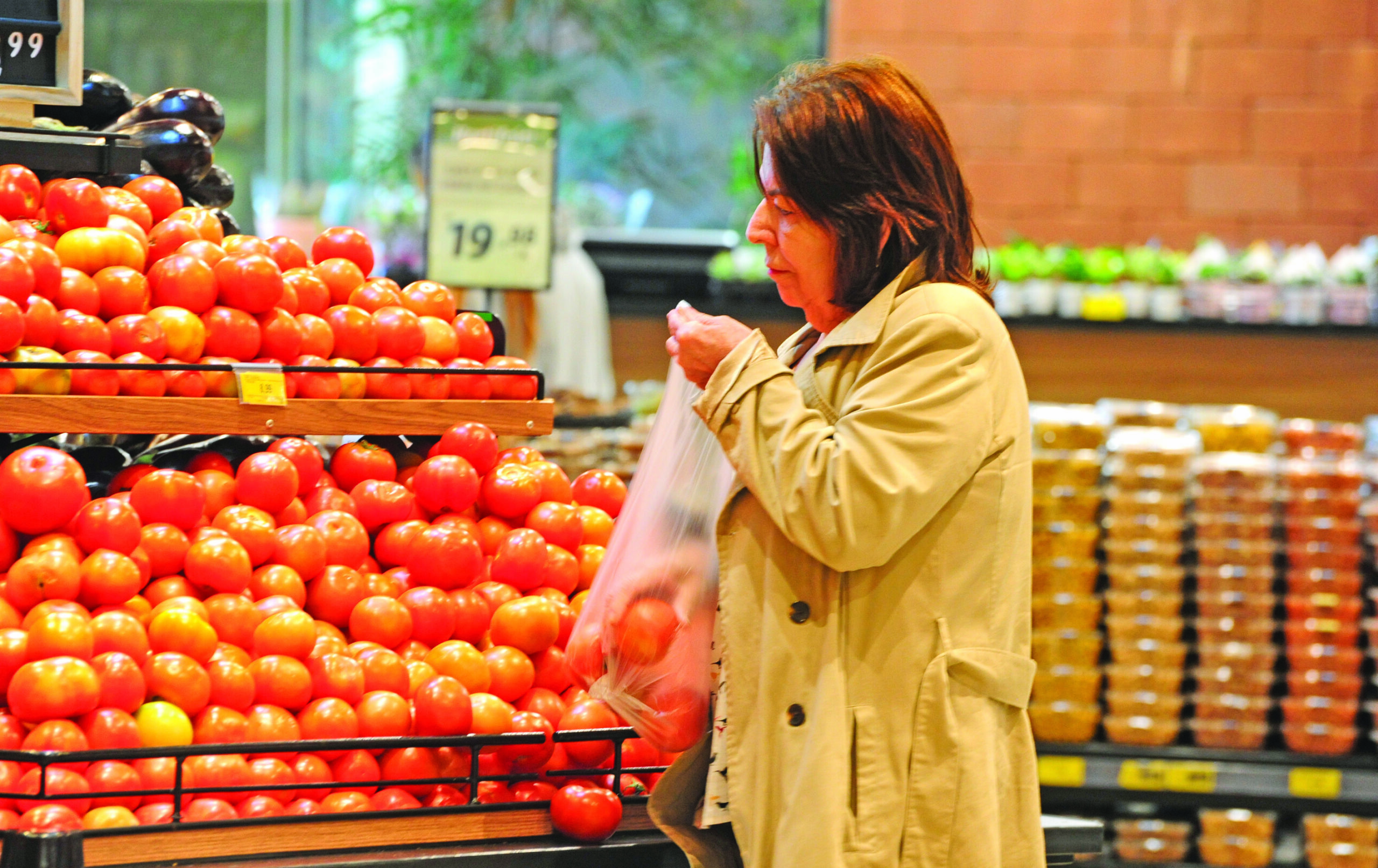 Tomate cai até 68% e puxa alívio no custo da cesta básica em Campo Grande