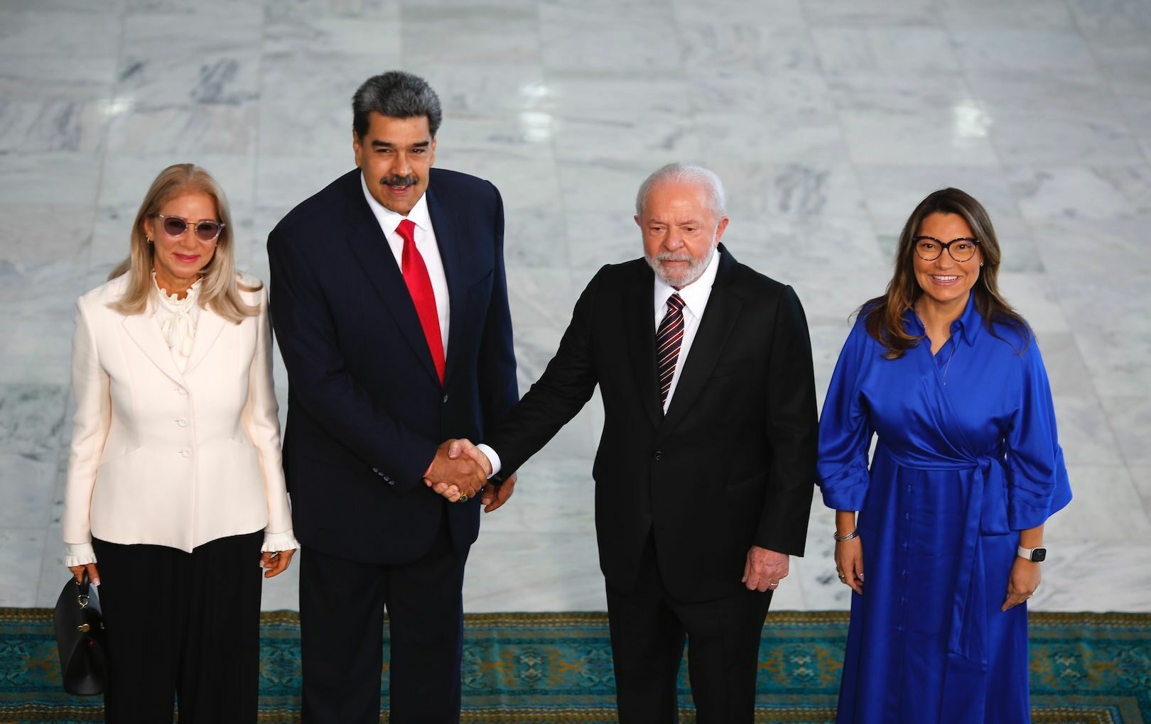 Avião do regime venezuelano voa até a fronteira com o Brasil em meio à tensão com os EUA