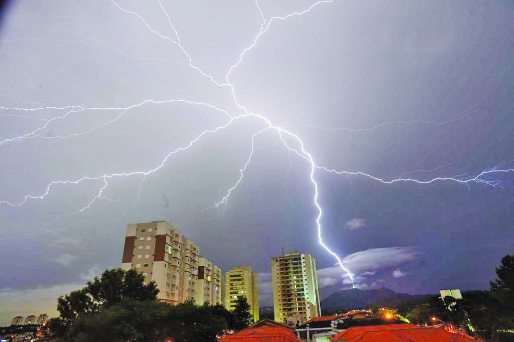 Novembro fecha com excesso de chuva em Campo Grande, e dezembro terá risco maior de tempestades em MS